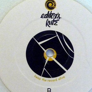 青岛老汉约2女被下药
